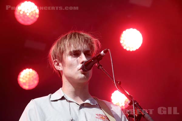 SAM FENDER - 2019-08-25 - SAINT CLOUD - Domaine National - Scene de la Cascade - 